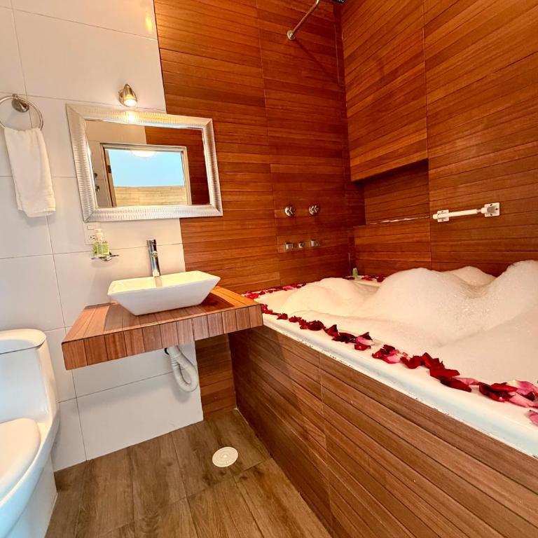 Loft Lujo Estilo y Diseño, alberca con calefacción! Cuernavaca somos los únicos en ofrecerte 2 jacuzzis tipo Spa con agua caliente y sistema de hidromasaje, elegante y amplia cama de alberca, 3 Smart TV, terraza privada con asador de carbon, WiFi gratis! - Apartamento de 2 dormitorios con vistas a la piscina - 14