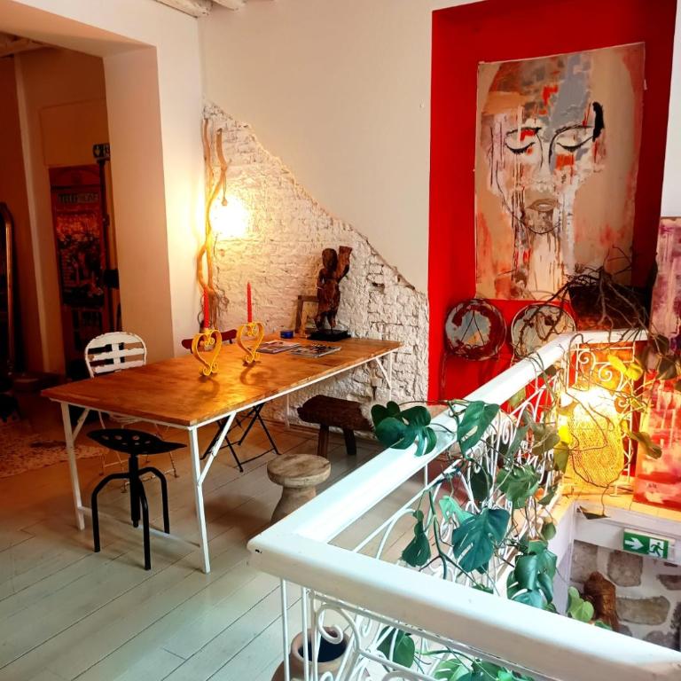Unique 150m2 Artist Residence - Three-Bedroom Apartment - 1