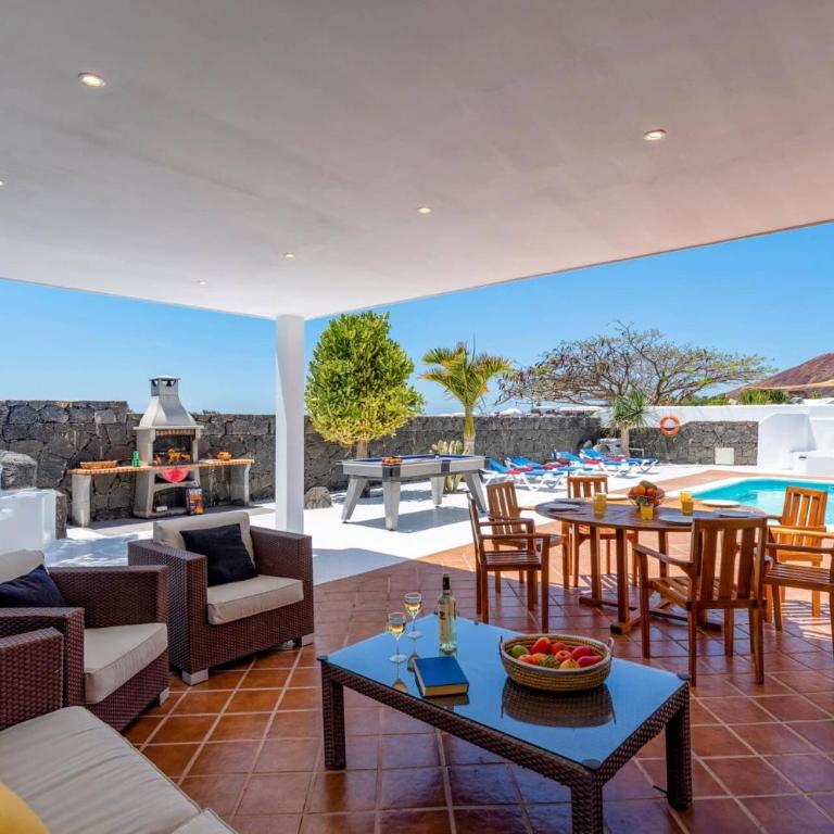 Villa Leon by Villa Plus - Villa - 3