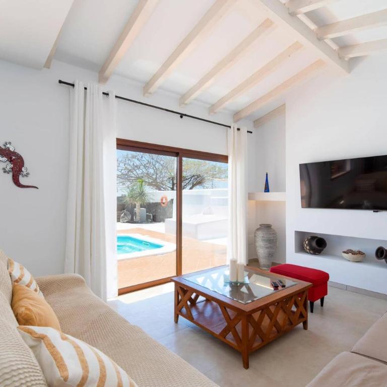 Villa Leon by Villa Plus - Villa - 4