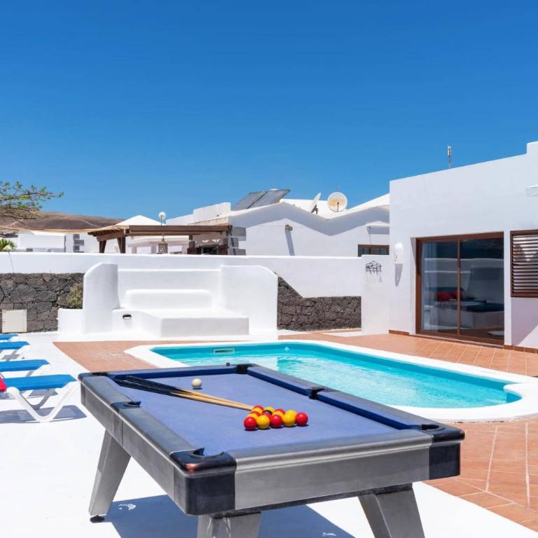 Villa Leon by Villa Plus - Villa - 20