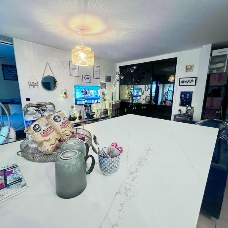 Cosy flat, quiet place, next to market & bakery - Appartement 1 Chambre - 24