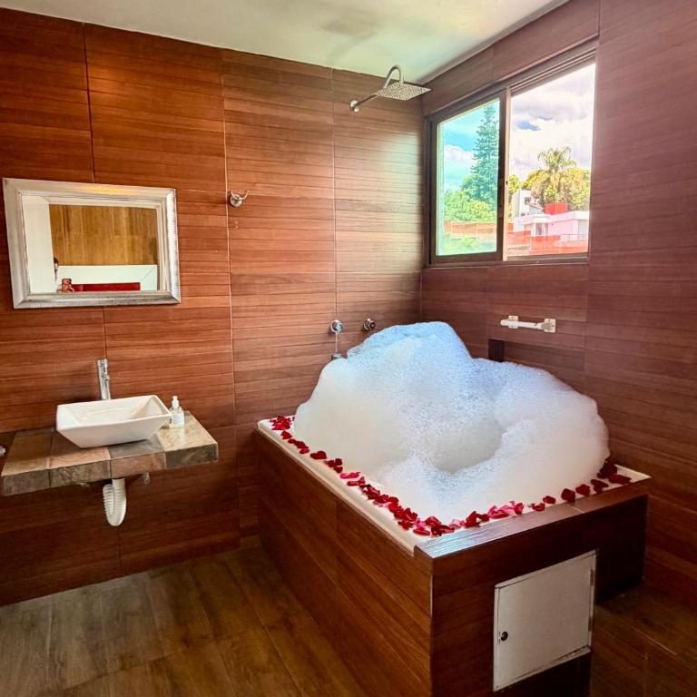 Lujoso y Amplio Loft con alberca climatizada! Amplia y elegante cama para alberca, Cuernavaca somos los únicos en ofrecerte 2 jacuzzis premium con agua caliente y sistema de hidromasaje tipo Spa, terraza panorámica con asador de carbon y mas amenidades! - Loft - 15