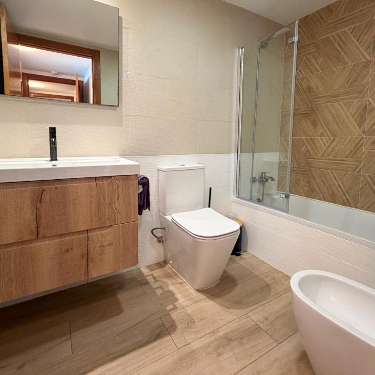 Kuala Suite - Modern Apartment with Pool & Parking - Two-Bedroom Apartment - 12
