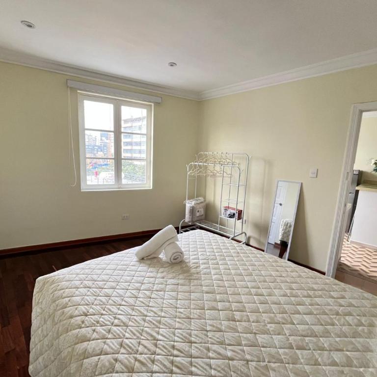 Newly-renovated flat - One-Bedroom Apartment - 3