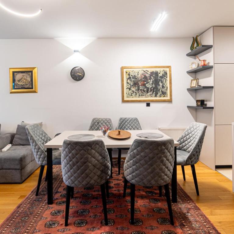 Nova SkenderijaSkyline 2BDR apartment with balcony - Apartman sa 2 Spavaće Sobe i Balkonom - 3