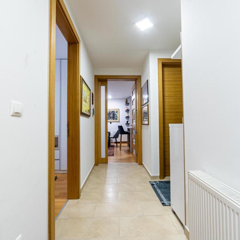 Nova SkenderijaSkyline 2BDR apartment with balcony - Apartman sa 2 Spavaće Sobe i Balkonom - 6