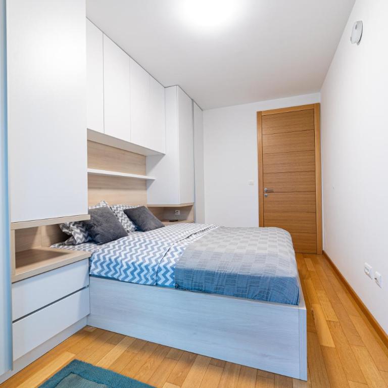 Nova SkenderijaSkyline 2BDR apartment with balcony - Apartman sa 2 Spavaće Sobe i Balkonom - 5