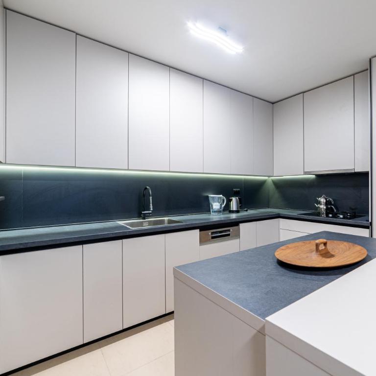 Nova SkenderijaSkyline 2BDR apartment with balcony - Apartman sa 2 Spavaće Sobe i Balkonom - 7