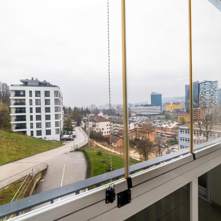 Nova SkenderijaSkyline 2BDR apartment with balcony - Apartman sa 2 Spavaće Sobe i Balkonom - 16