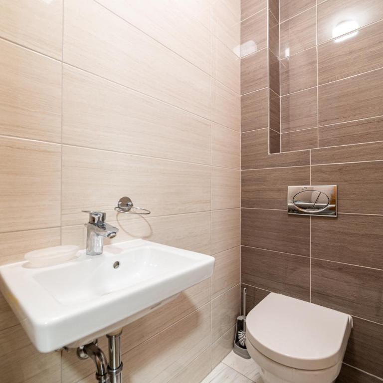 Nova SkenderijaSkyline 2BDR apartment with balcony - Apartman sa 2 Spavaće Sobe i Balkonom - 19