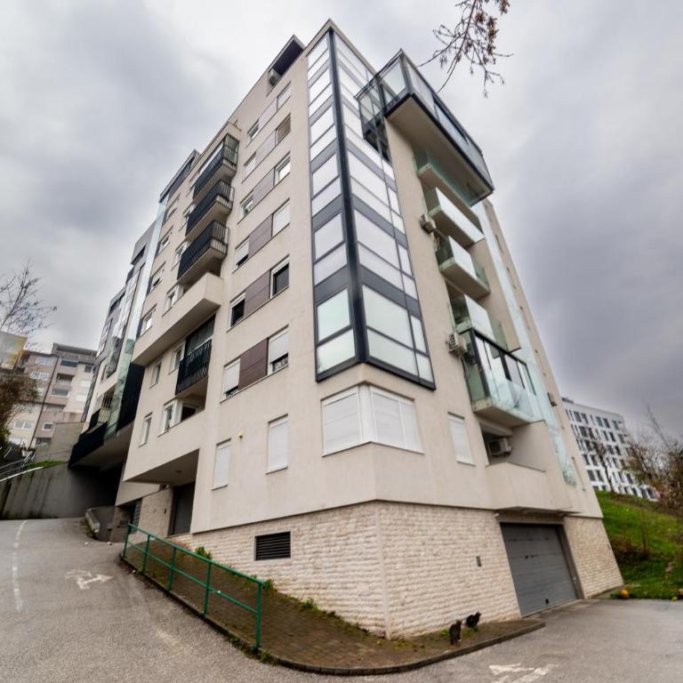 Nova SkenderijaSkyline 2BDR apartment with balcony - Apartman sa 2 Spavaće Sobe i Balkonom - 15