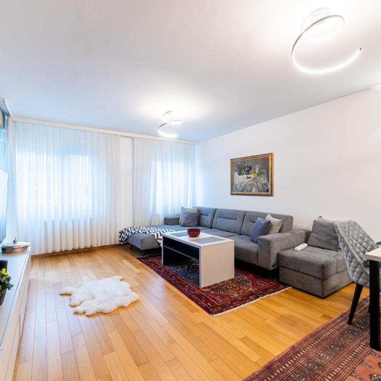 Nova SkenderijaSkyline 2BDR apartment with balcony - Apartman sa 2 Spavaće Sobe i Balkonom - 23