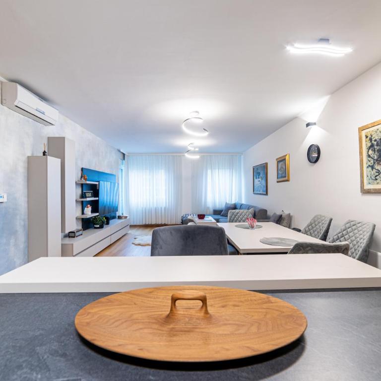 Nova SkenderijaSkyline 2BDR apartment with balcony - Apartman sa 2 Spavaće Sobe i Balkonom - 22