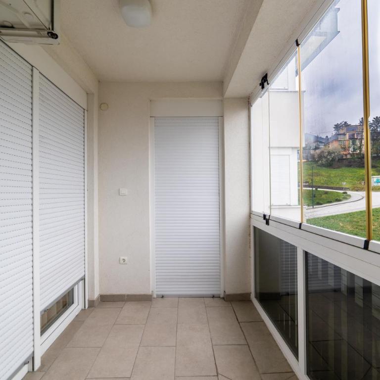 Nova SkenderijaSkyline 2BDR apartment with balcony - Apartman sa 2 Spavaće Sobe i Balkonom - 21