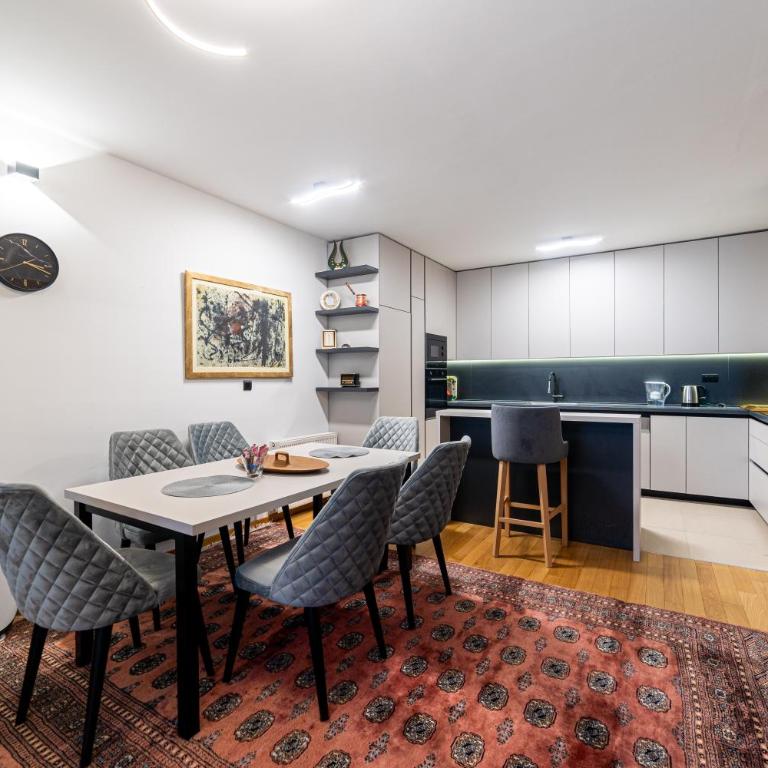 Nova SkenderijaSkyline 2BDR apartment with balcony - Apartman sa 2 Spavaće Sobe i Balkonom - 28