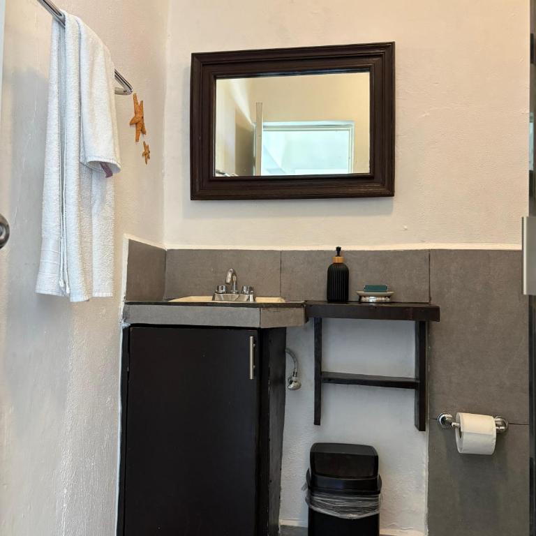 Bonito alojamiento a dos calles del mar - One-Bedroom House - 9