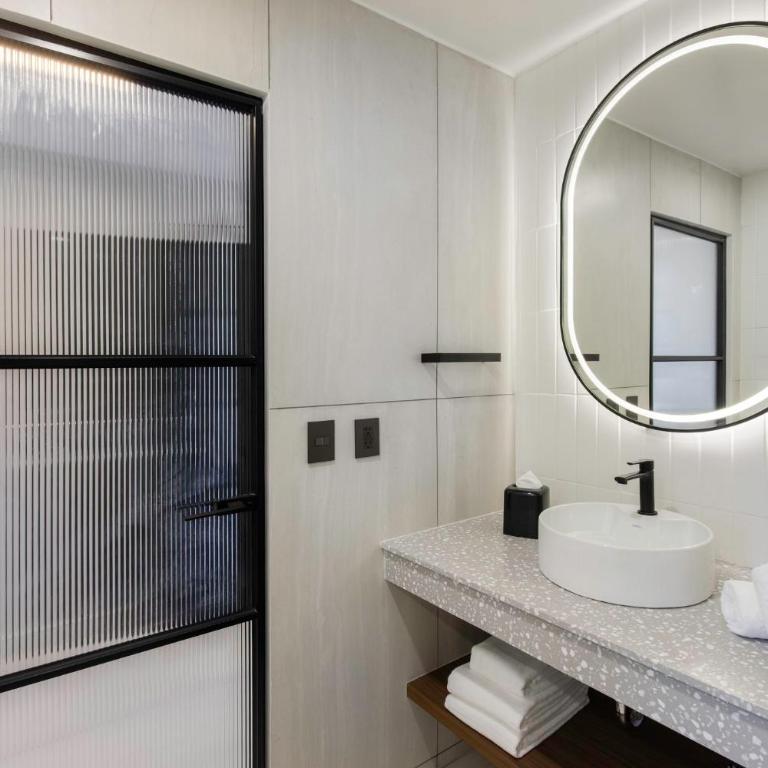 Hotel Indigo Tijuana Downtown by IHG - Habitación Doble Estándar con 2 camas grandes - 1