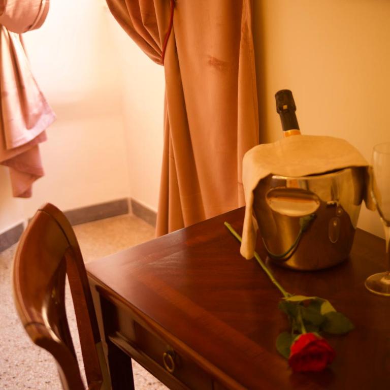 Guest House Biondi Pomezia - Camera Matrimoniale con Bagno Privato - 1