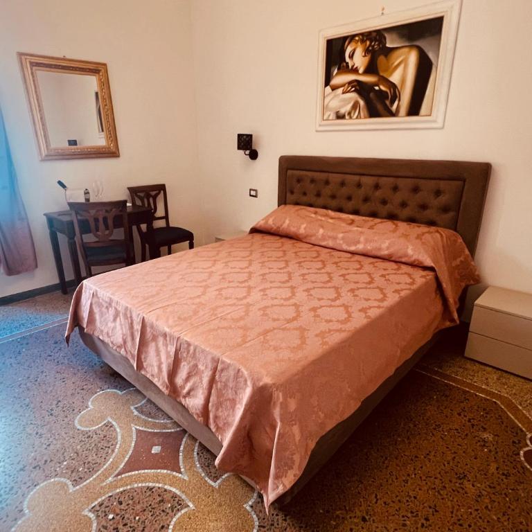 Guest House Biondi Pomezia - Camera Matrimoniale con Bagno Privato - 8