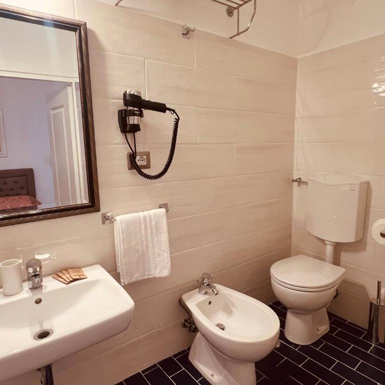 Guest House Biondi Pomezia - Camera Matrimoniale con Bagno Privato - 6