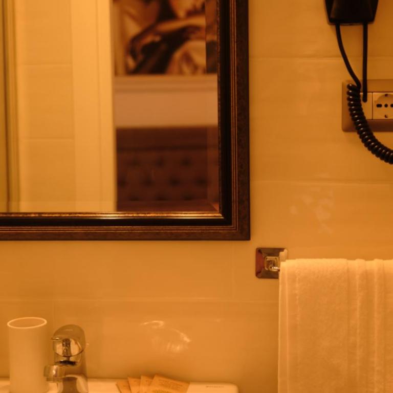Guest House Biondi Pomezia - Camera Matrimoniale con Bagno Privato - 3