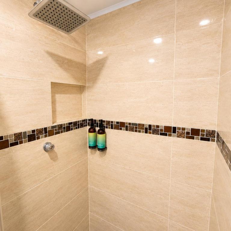 Coastal Blush, Sea View, Terrace & Pool - Three-Bedroom Apartment with Sea View - 6