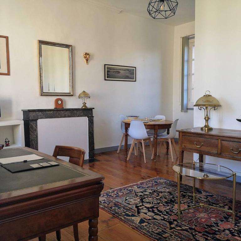 Emplacement idéal - Grand appartement authentique - Klassisches Apartment mit 1 Schlafzimmer und Kingsize-Bett - 10