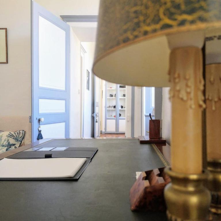 Emplacement idéal - Grand appartement authentique - Klassisches Apartment mit 1 Schlafzimmer und Kingsize-Bett - 42