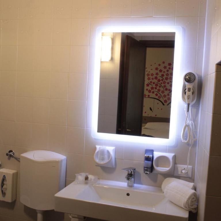 Albergo Al Cacciatore Tortellinando - Camera Matrimoniale con Bagno Privato - 16