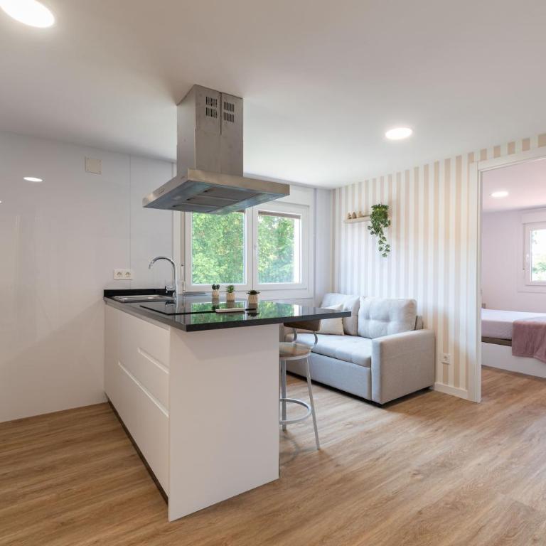 Suite Deluxe By Castrelos - Three-Bedroom Apartment - 2
