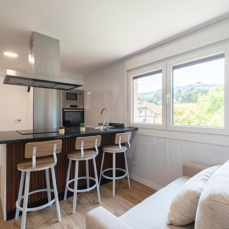 Suite Deluxe By Castrelos - Three-Bedroom Apartment - 12