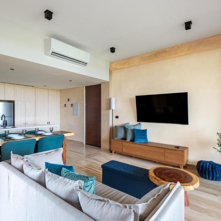 Corasol, Relaxed Stay with Terrace & Full Amenities - One-Bedroom Premier Apartment - 3