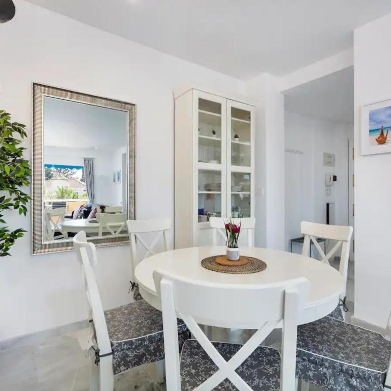 New apartment 300 mts from Marbella beach - Pass the Keys - Apartamento - 3