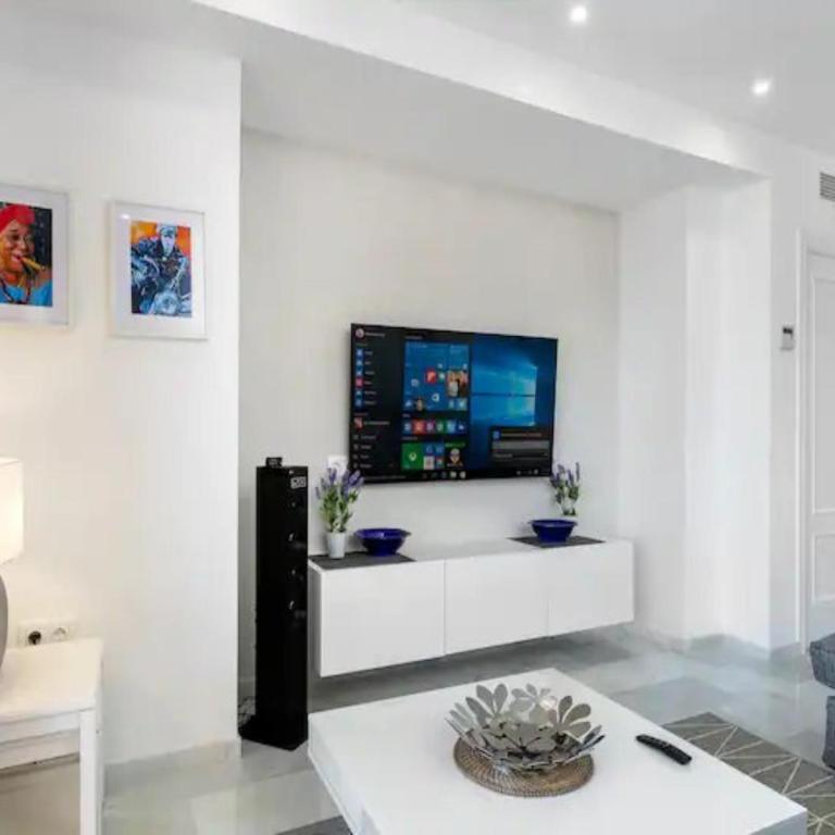 New apartment 300 mts from Marbella beach - Pass the Keys - Apartamento - 4