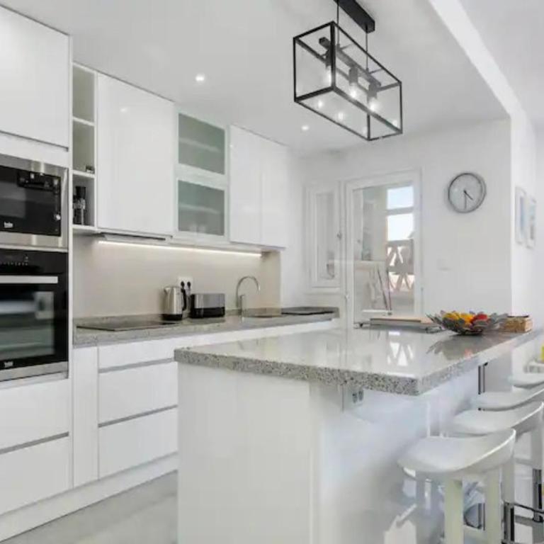 New apartment 300 mts from Marbella beach - Pass the Keys - Apartamento - 5