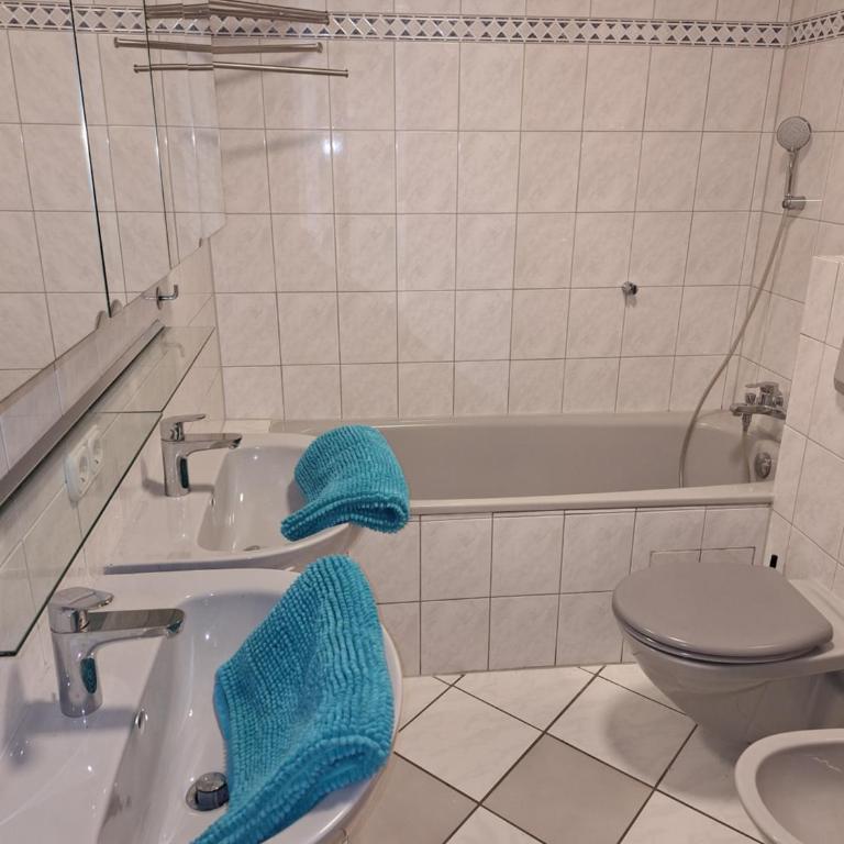 Ferienwohnung Almhüttenweg Dreitorspitze - Three-Bedroom Apartment with Mountain View - 3