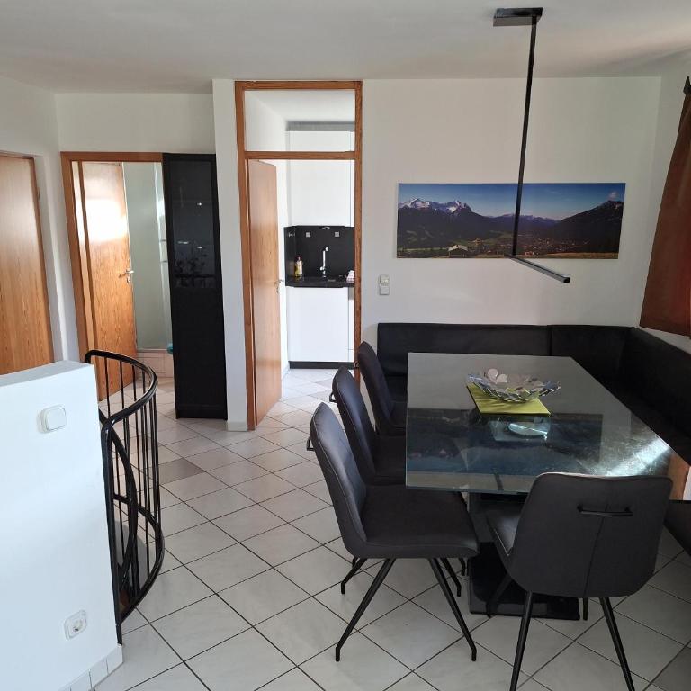 Ferienwohnung Almhüttenweg Dreitorspitze - Three-Bedroom Apartment with Mountain View - 8