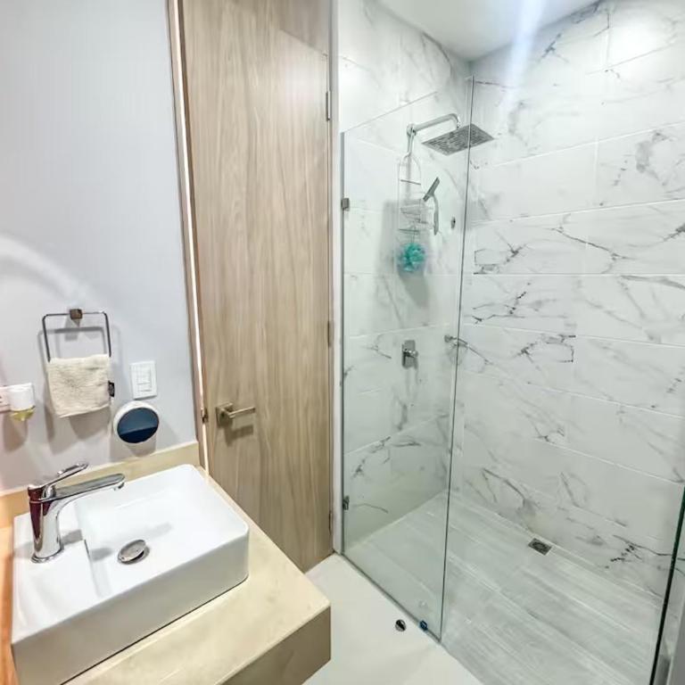 Apto de Lujo 2 Hab con Balcón y Vista al Mar - Apartamento de 2 dormitorios - 5