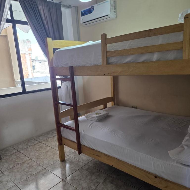 Moderno, grande, amplia vista, parqueo - Three-Bedroom Apartment - 58