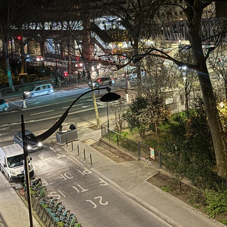 Cozy 2-Bedroom Apartment in Paris near Gare du Nord & Montmartre - Appartement 2 Chambres - 24