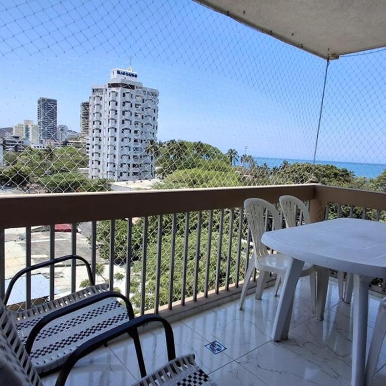 Azurea Apartamento Vista al Mar en Rodadero Centro - One-Bedroom Apartment - 12