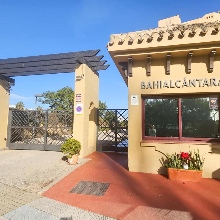 Beachfront Apartment in San Pedro - Pass the Keys - Apartamento - 21