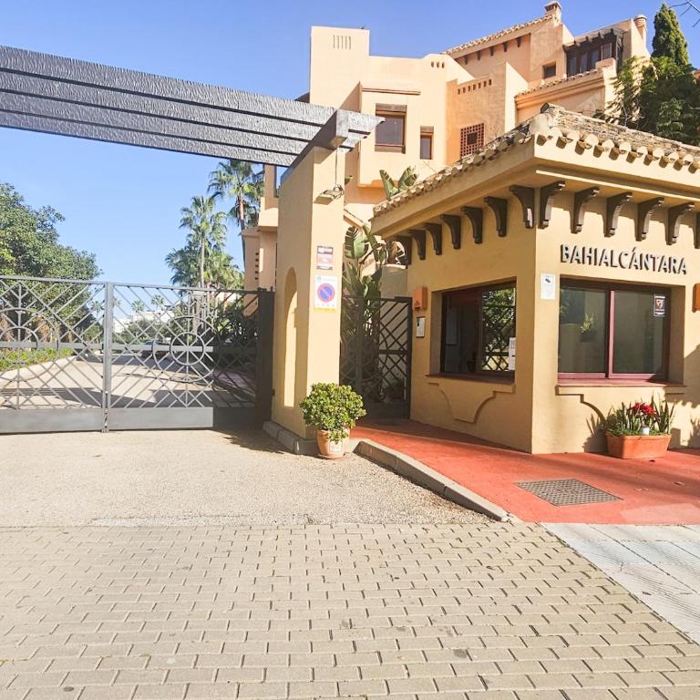 Beachfront Apartment in San Pedro - Pass the Keys - Apartamento - 25
