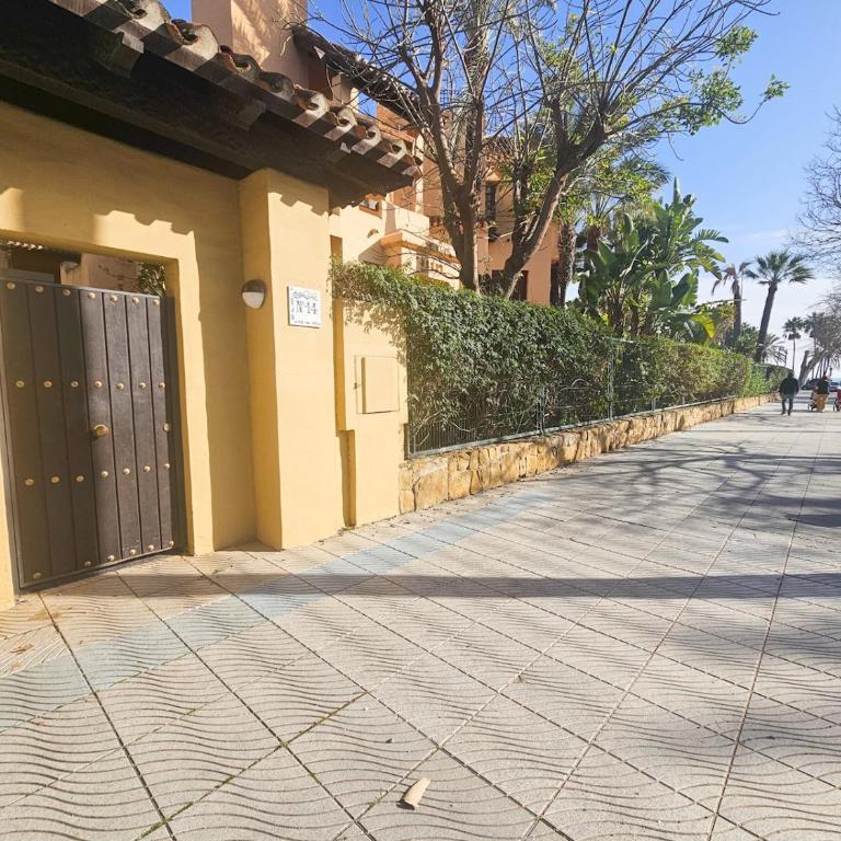Beachfront Apartment in San Pedro - Pass the Keys - Apartamento - 28