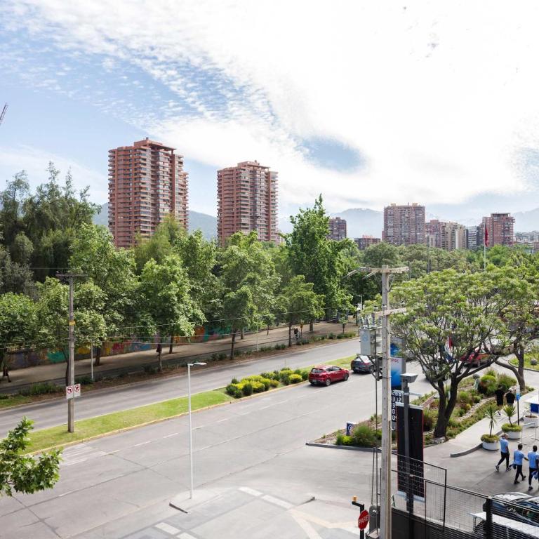 Luxury 1BR Apartment Steps to Parque Arauco Mall - Apartment - 30