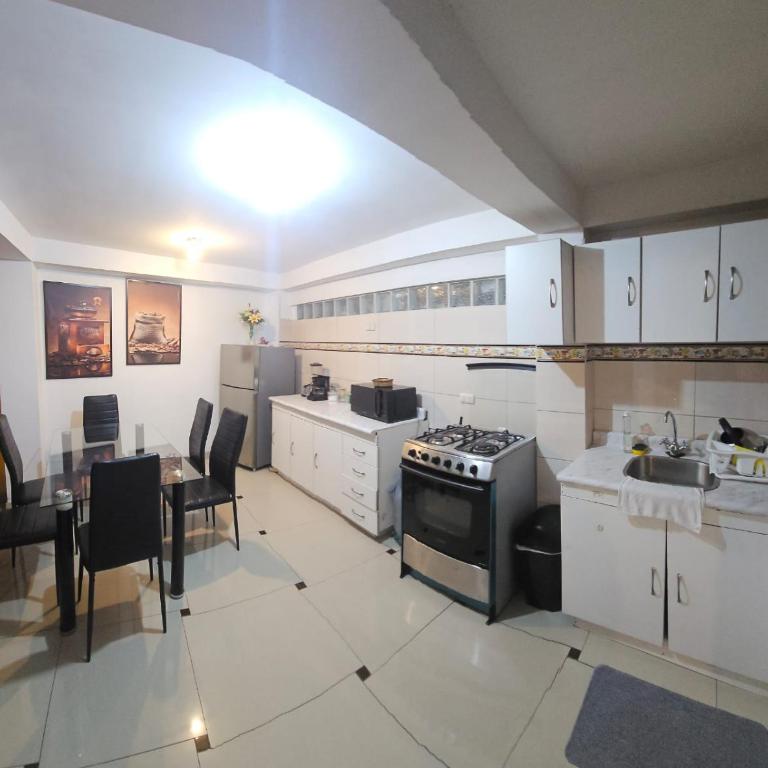 Cusco Apartments - Family Room - 14