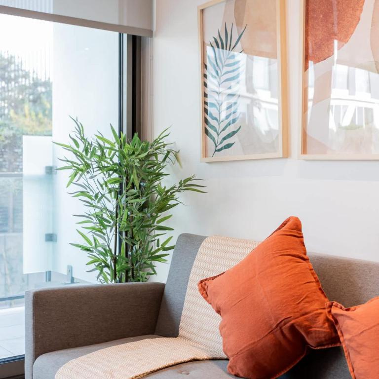 Luxury 2BR Family-Friendly Modern Living Home - Apartamento - 24