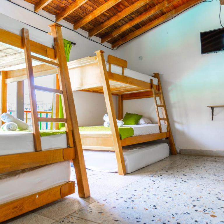 Villa Guatapé Hostel - Habitación Familiar con baño privado - 6