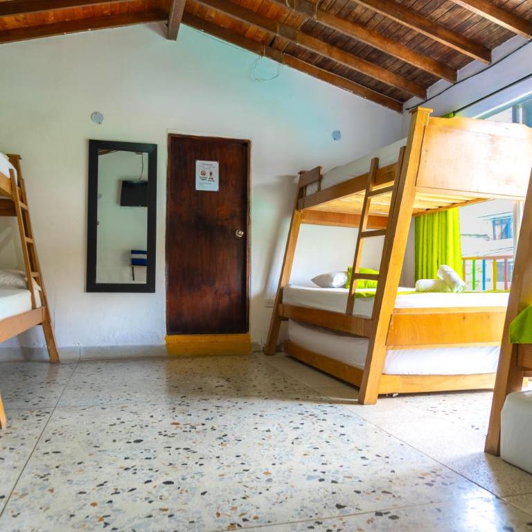 Villa Guatapé Hostel - Habitación Familiar con baño privado - 8